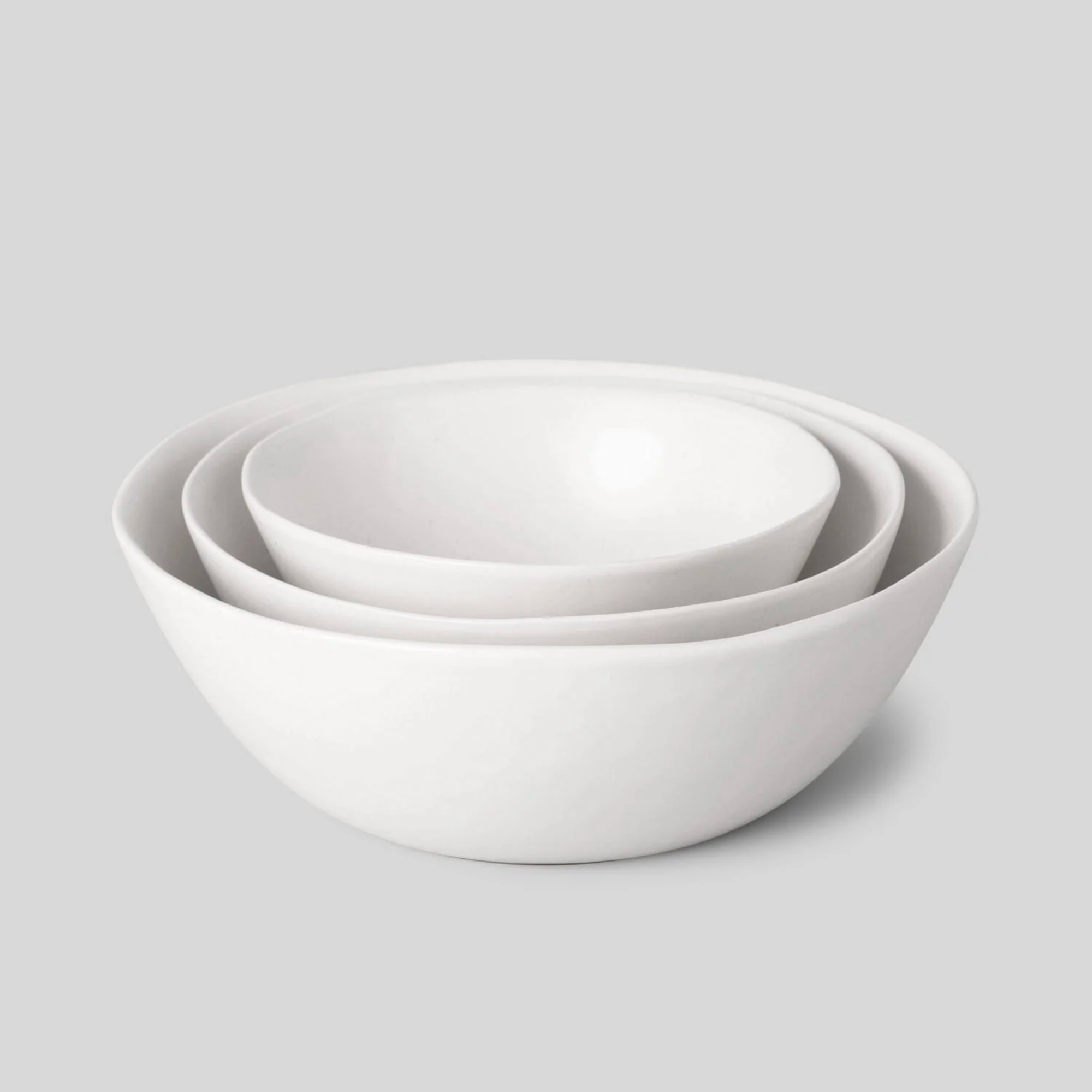 Covered serving outlet bowls