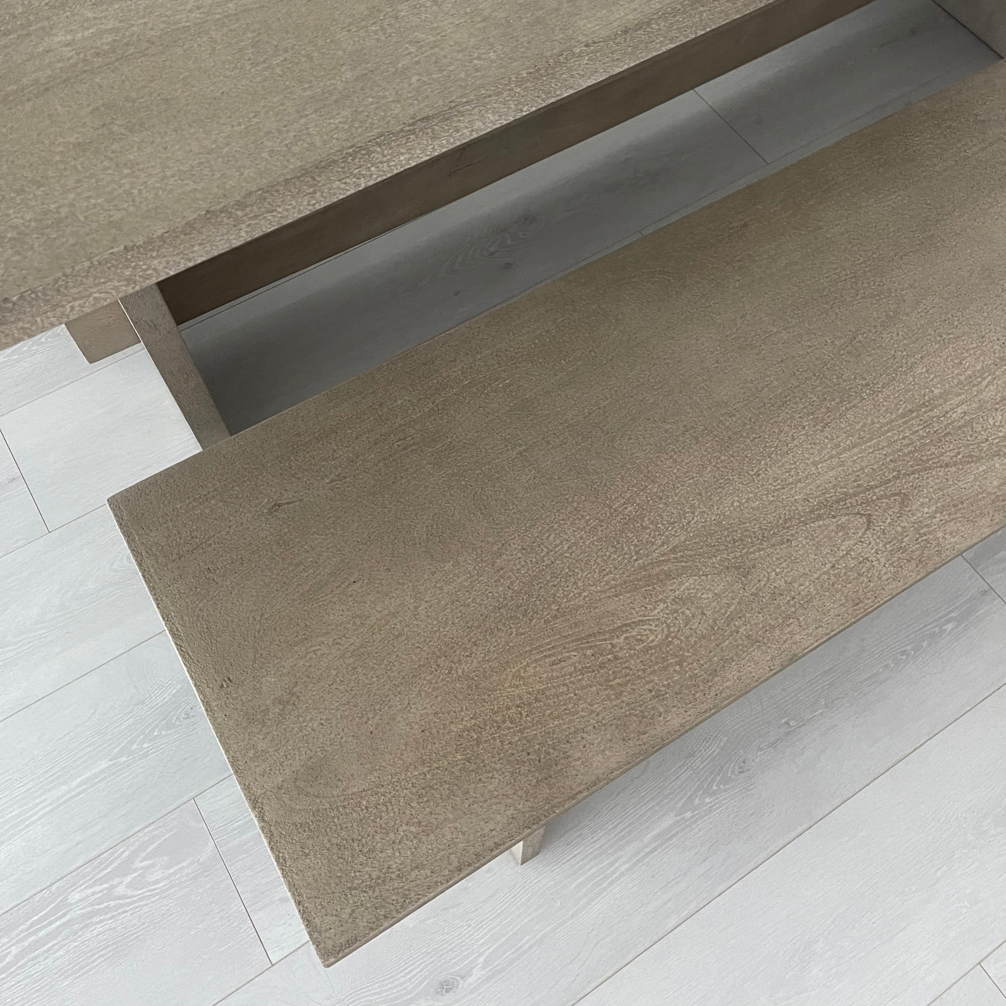 Aida Bench | Floor Model