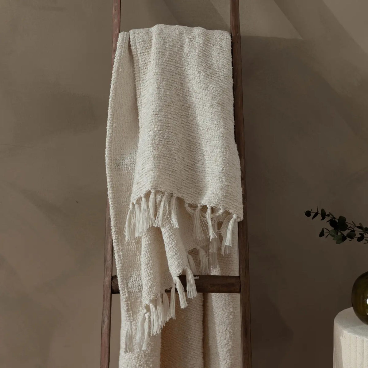 Candar Boucle Throw