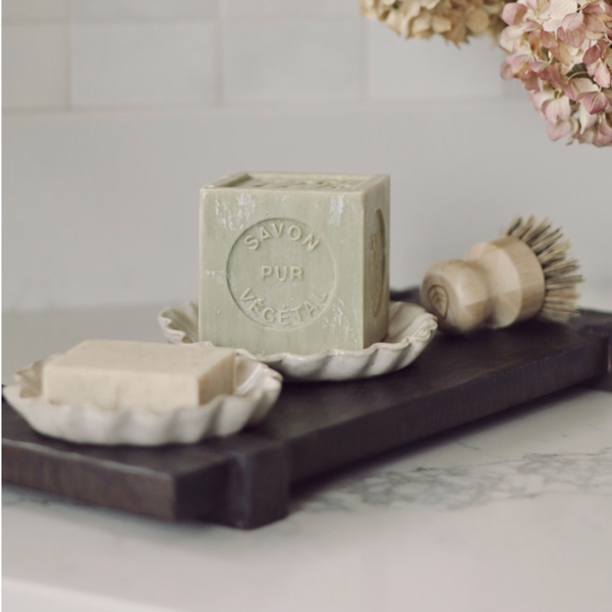 Drift Pedestal Tray