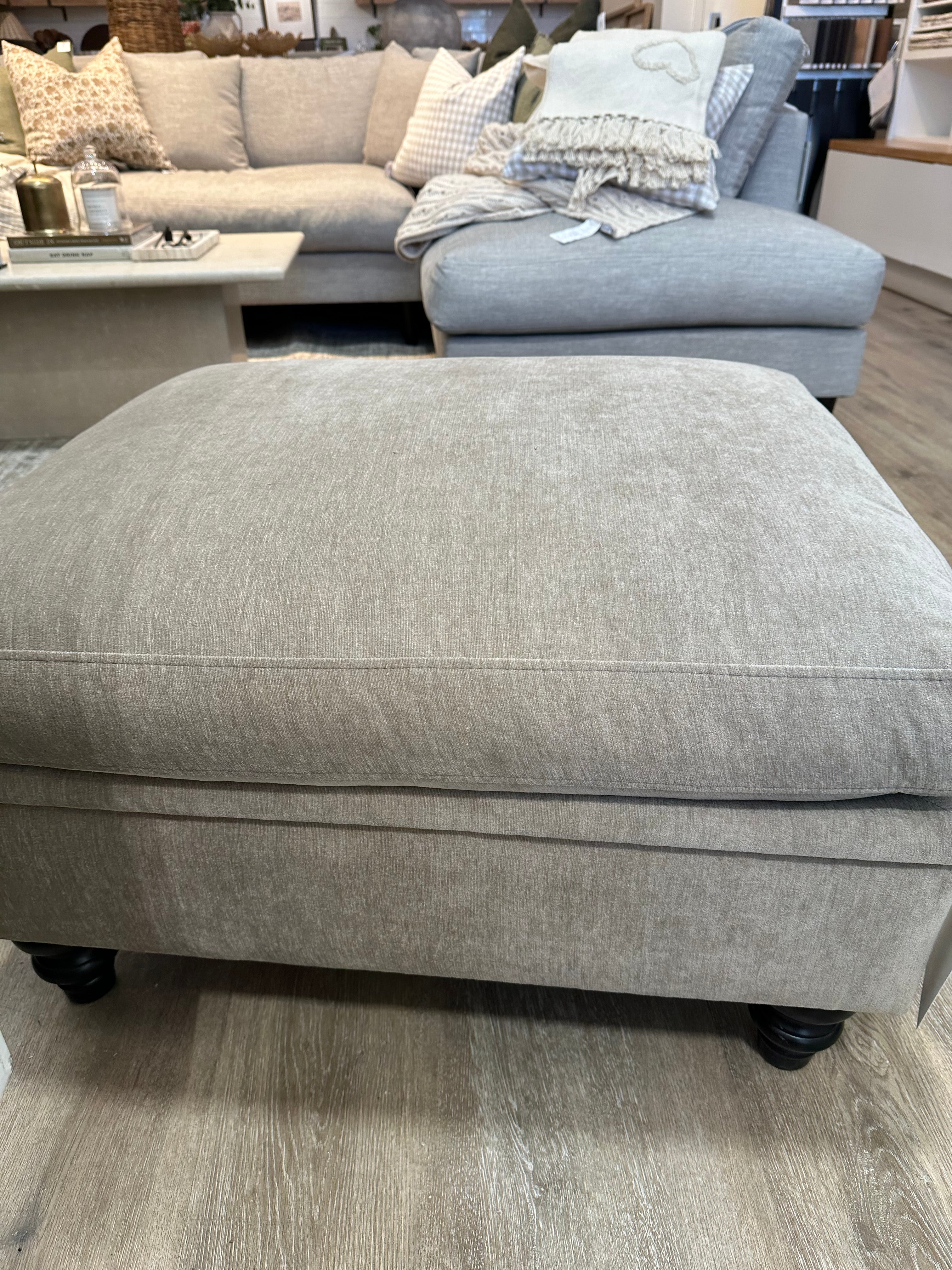 Leonard Ottoman | Floor Model