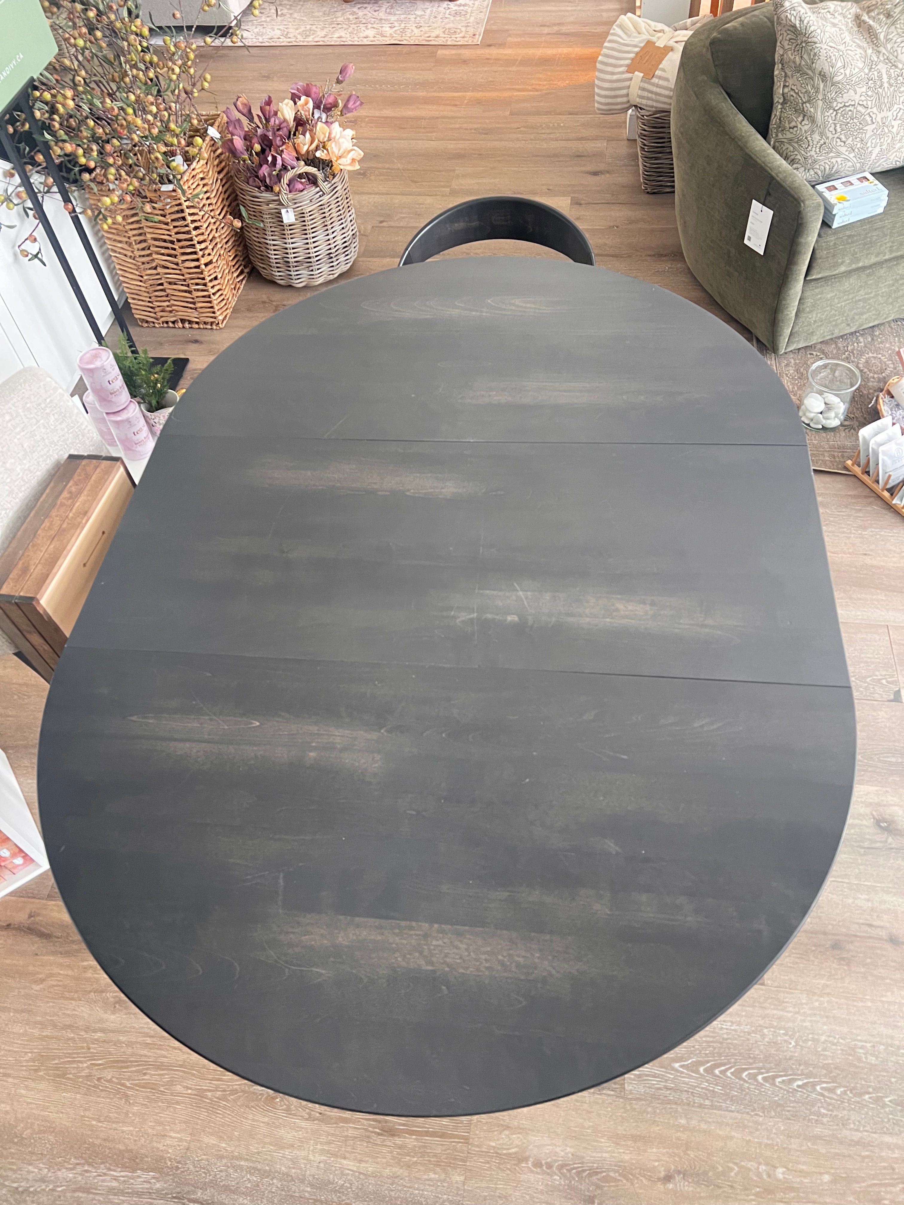 Wilton Dining Table | Floormodel
