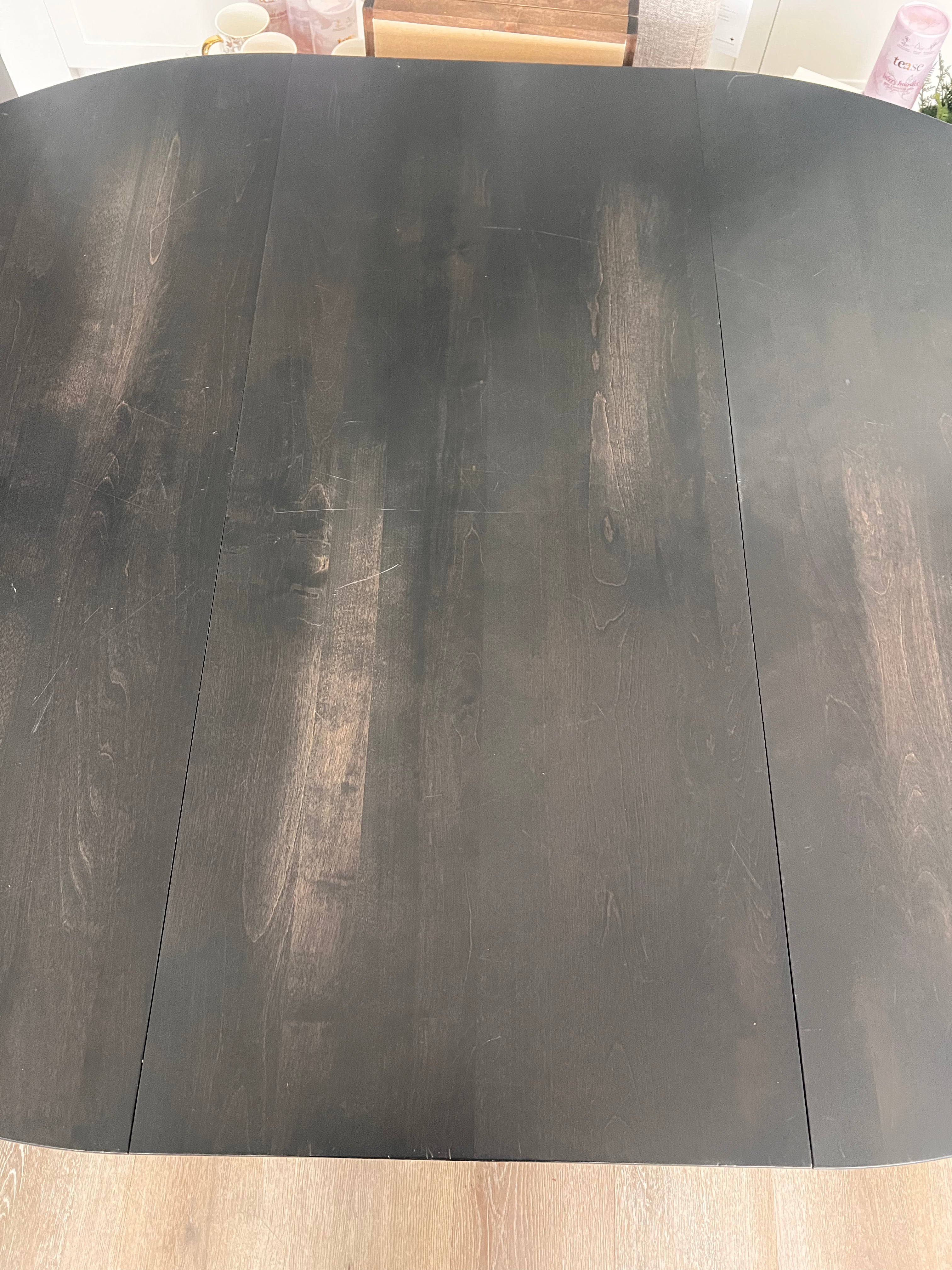Wilton Dining Table | Floormodel