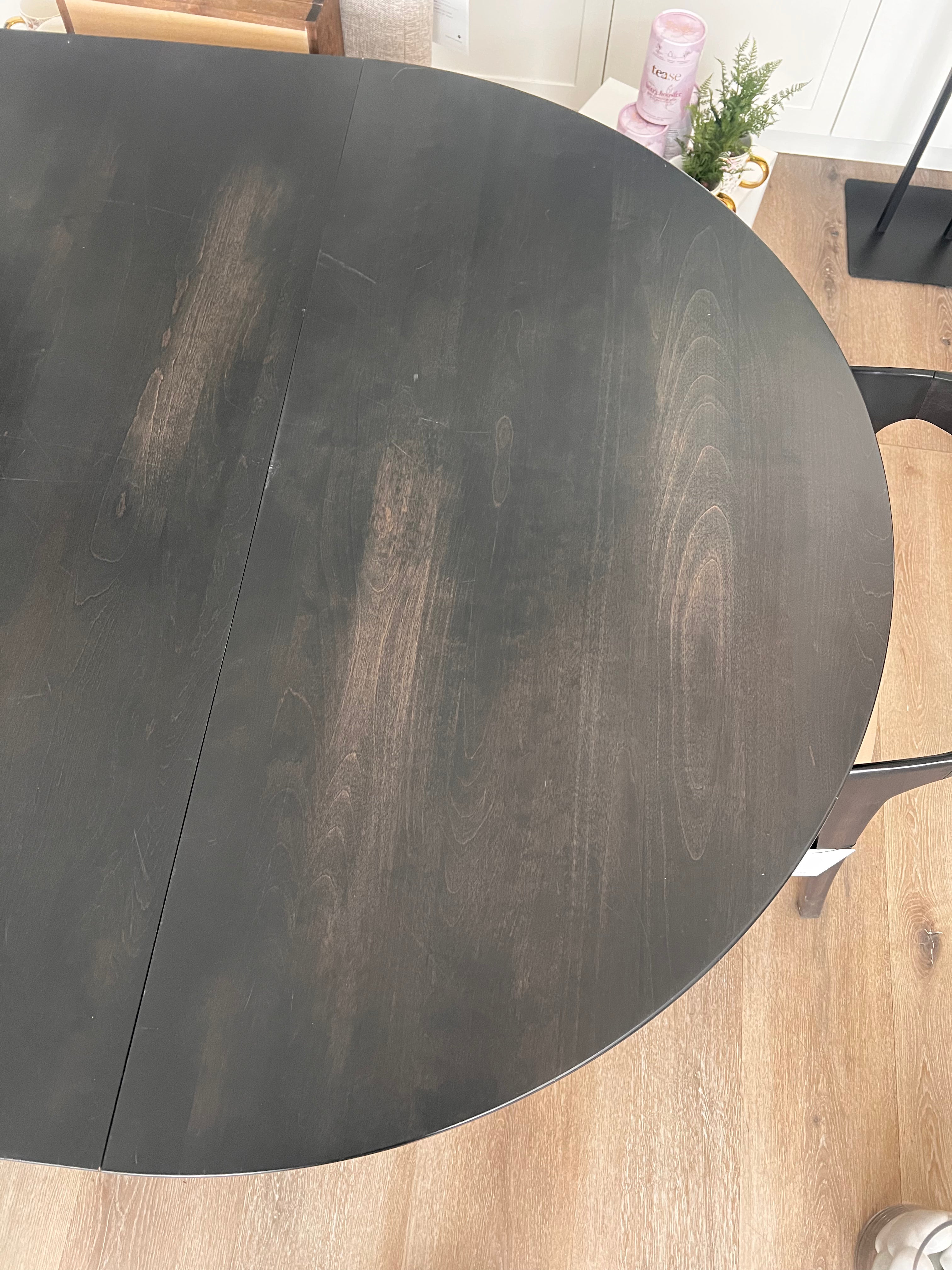 Wilton Dining Table | Floormodel