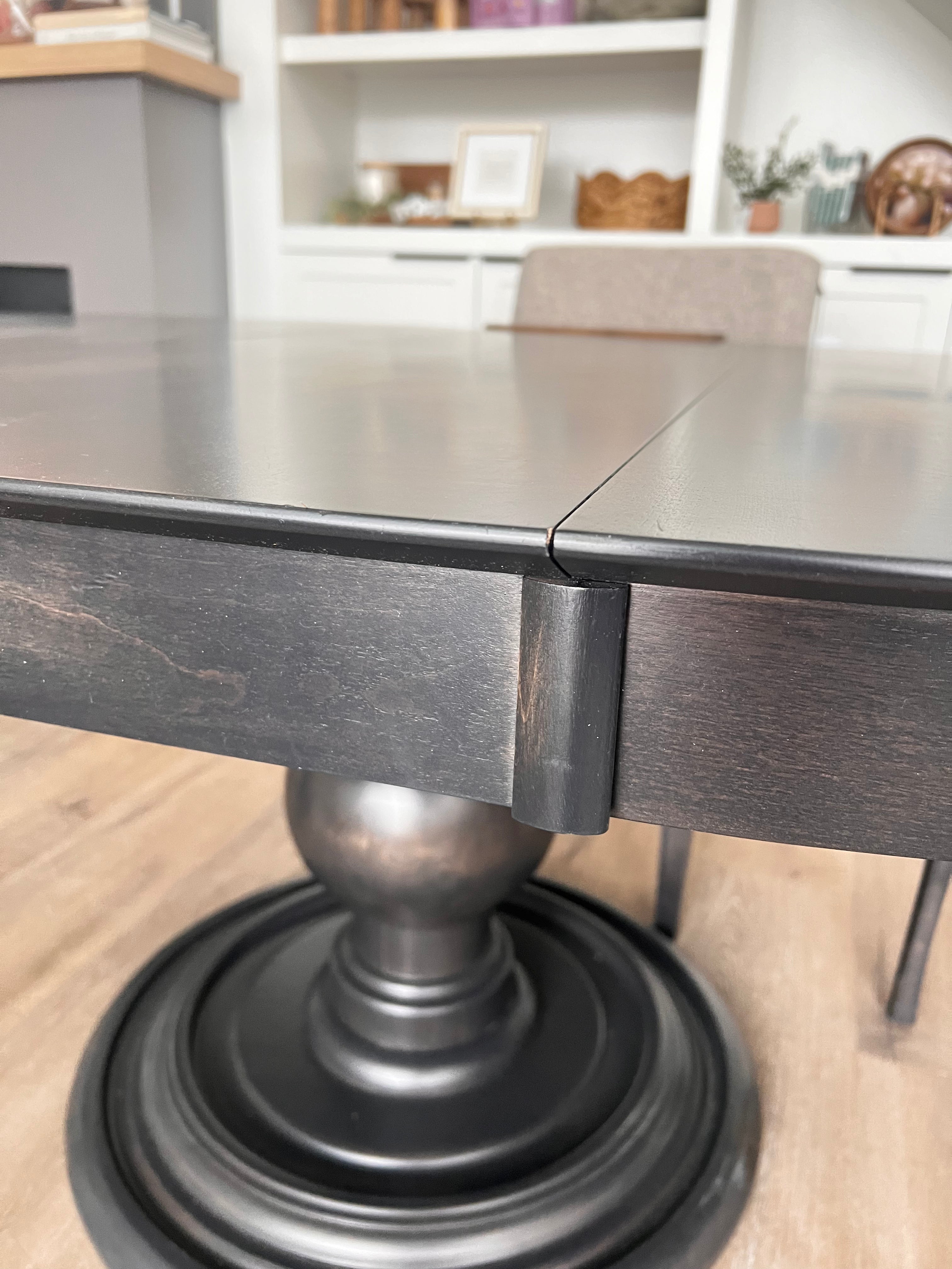 Wilton Dining Table | Floormodel
