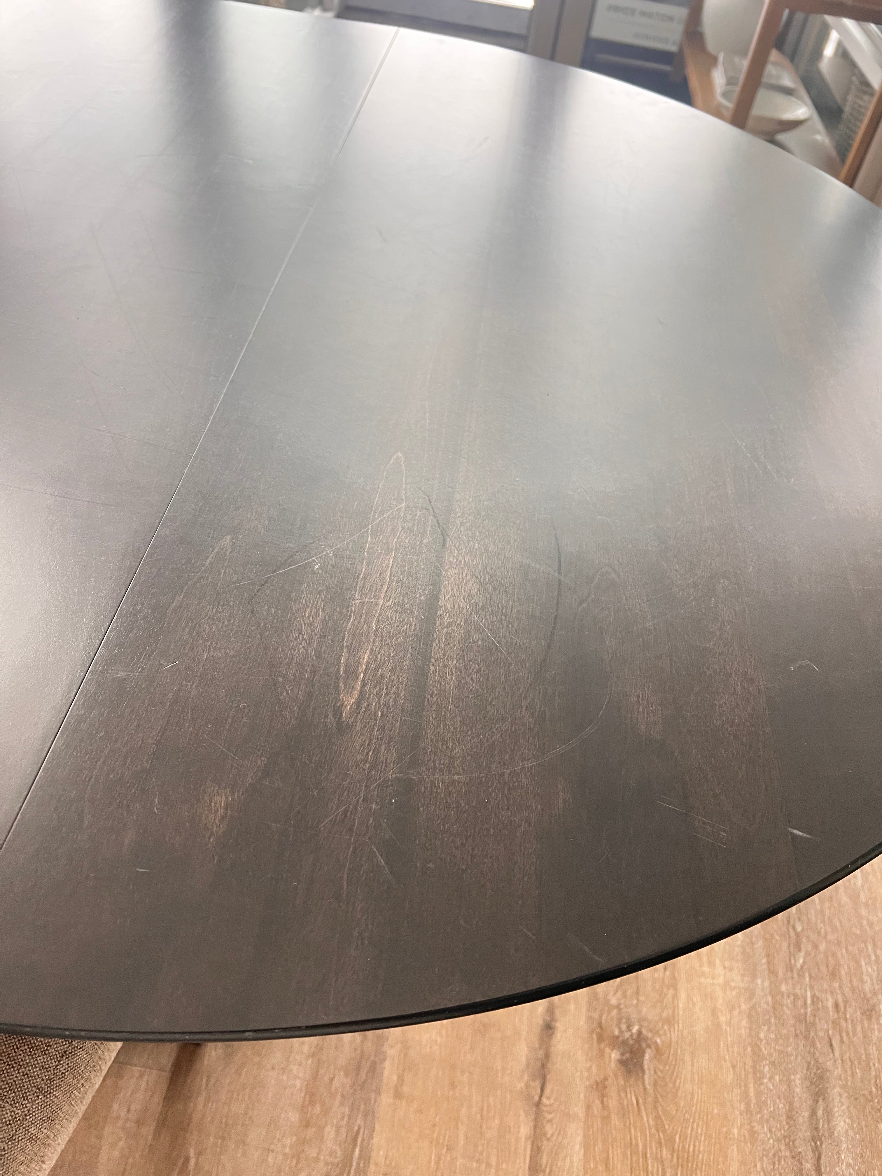 Wilton Dining Table | Floormodel