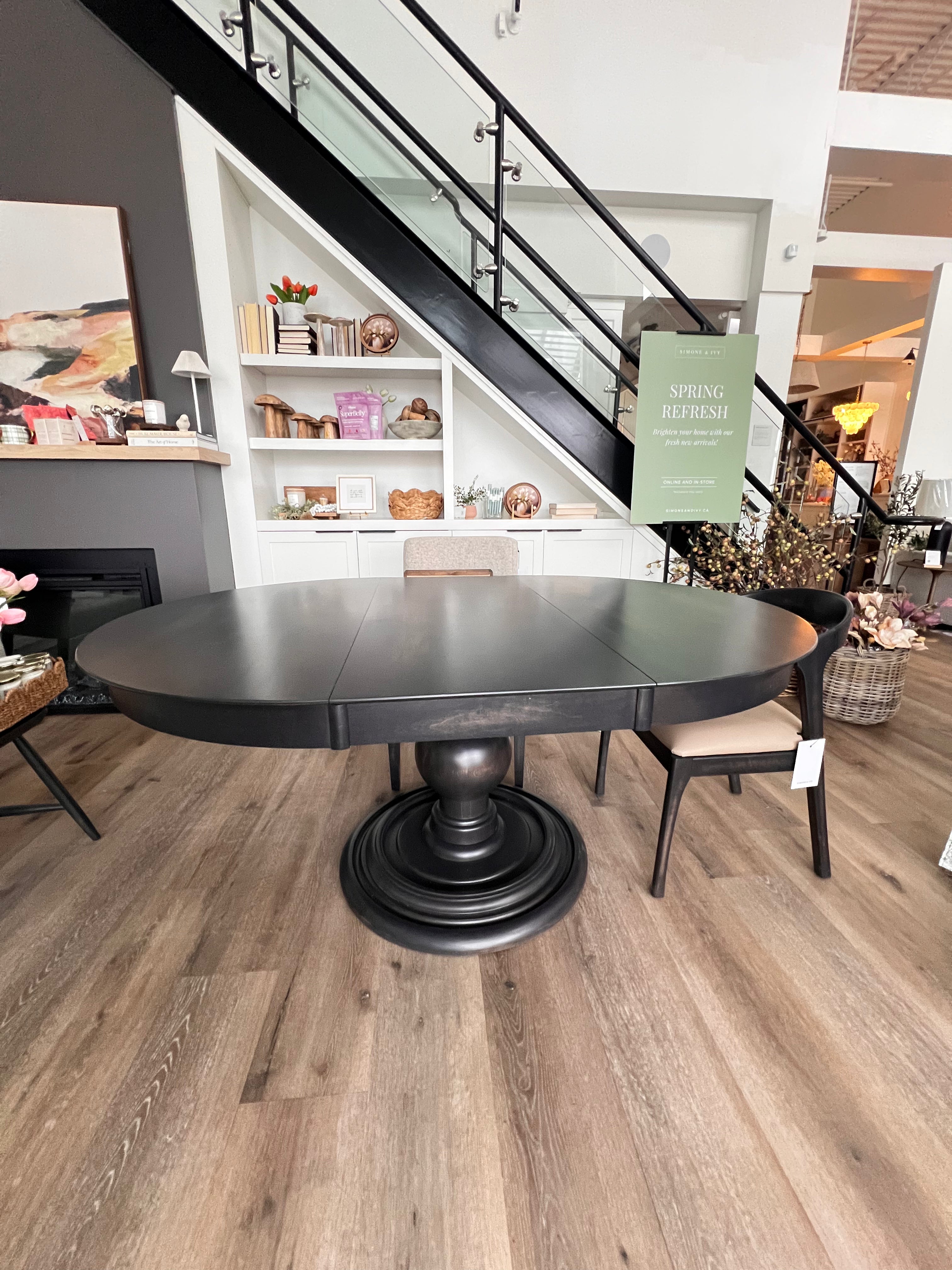 Wilton Dining Table | Floormodel