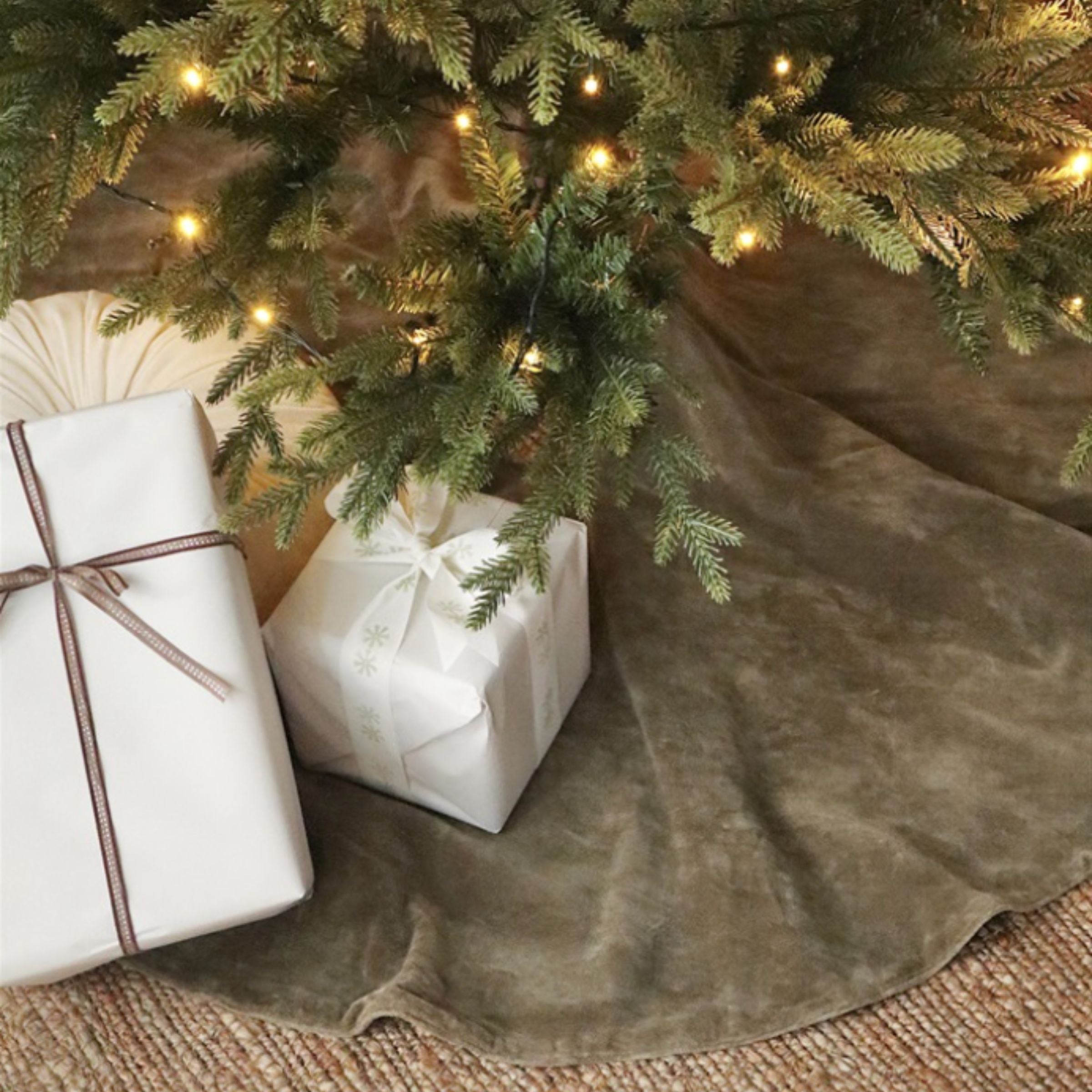 Vera Velvet Tree Skirt