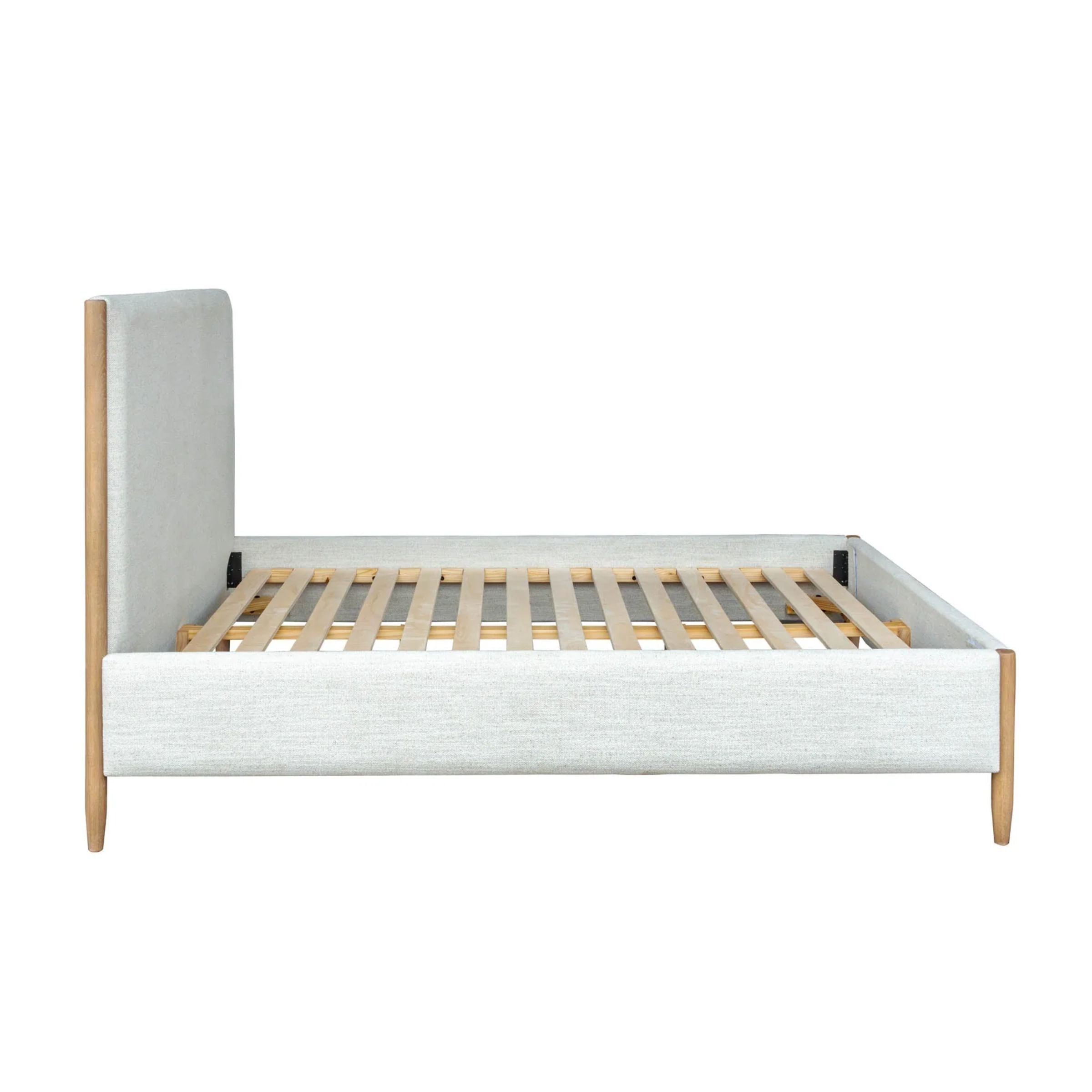 Kamelia Bed