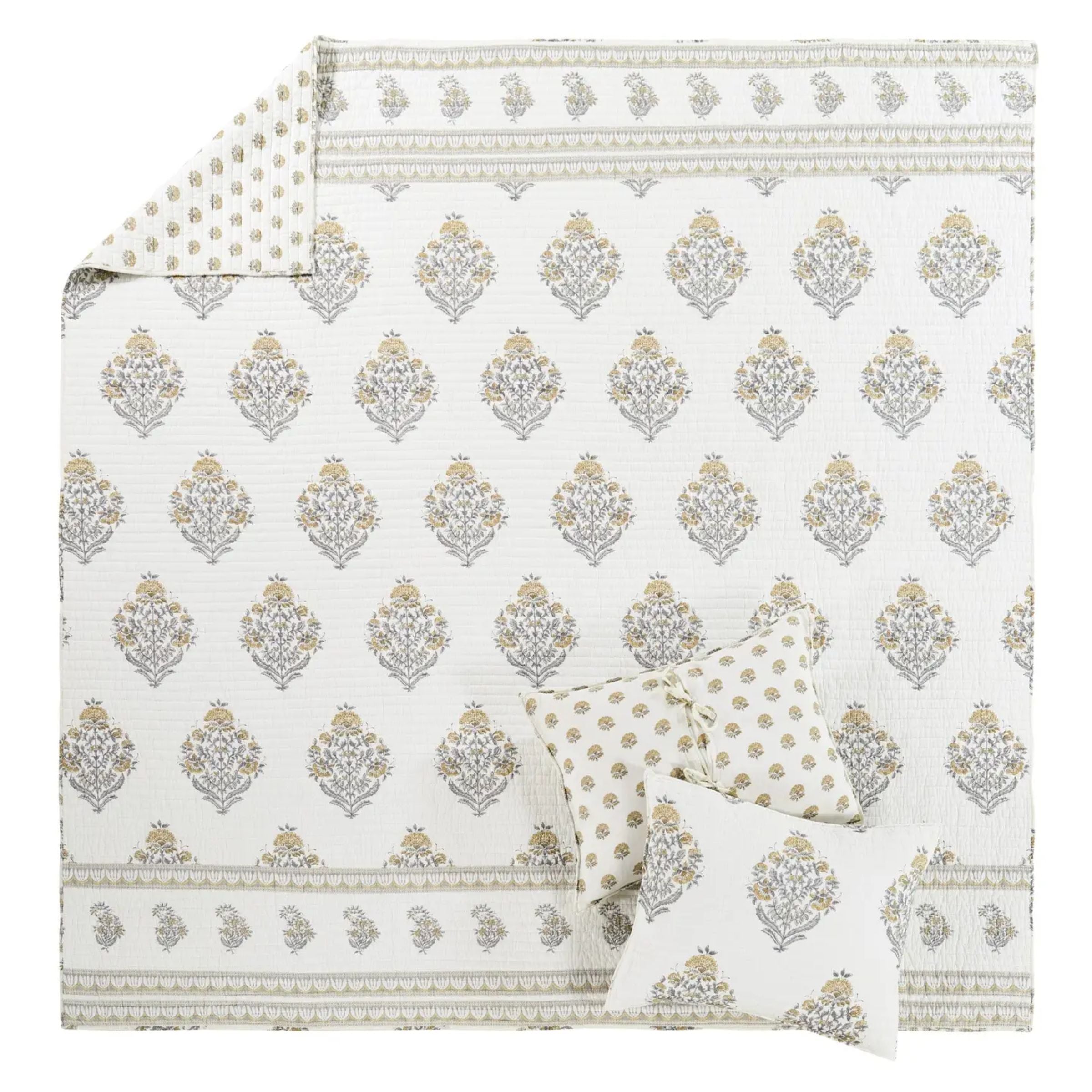 Kamira Quilt Set