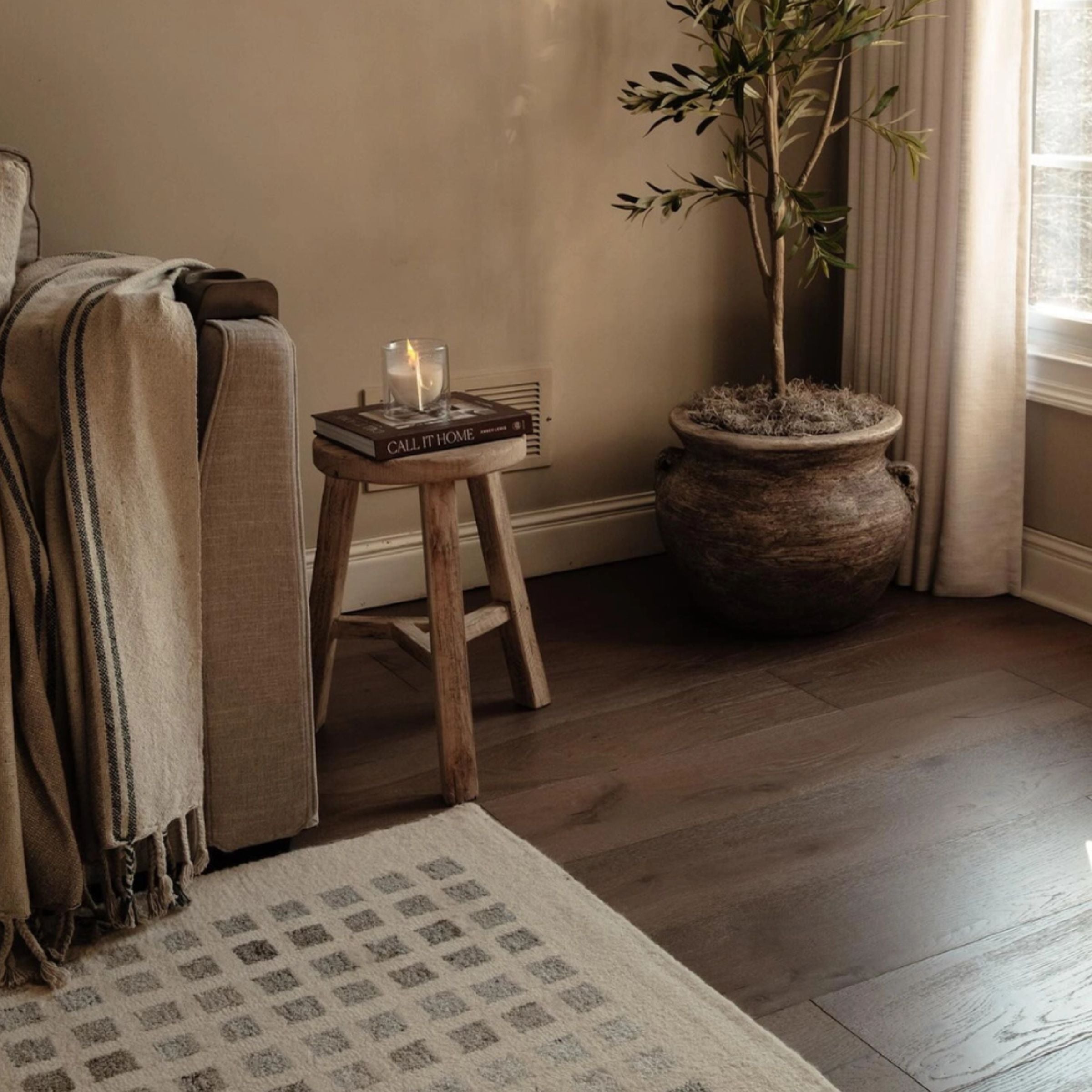 Reclaimed Elm Wood Round Stool